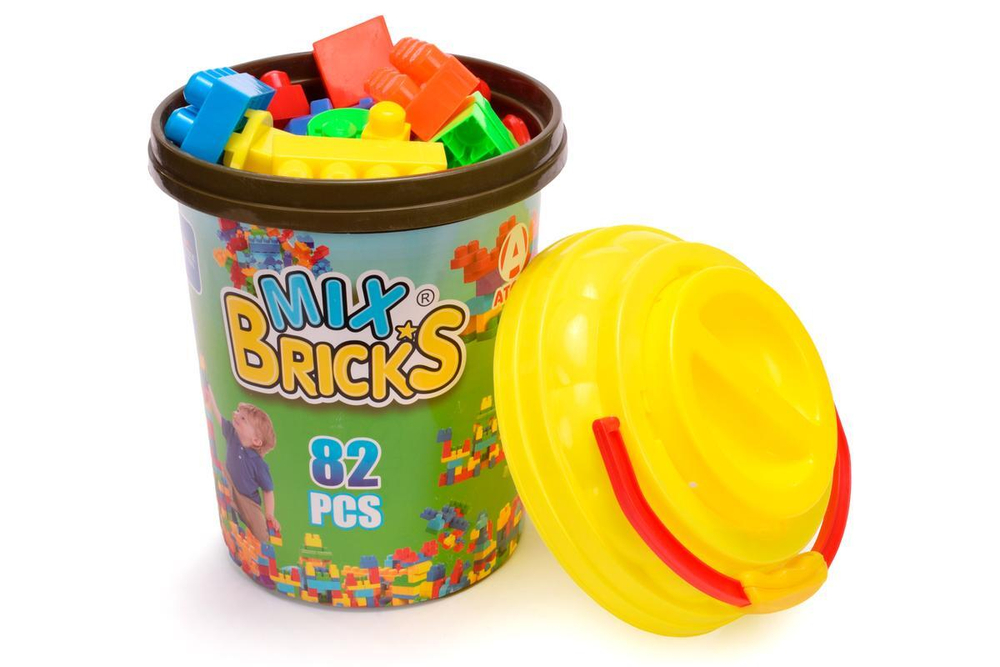 Пластмассовый игрушечный набор "Конструктор ведро 82 детали", пакет
