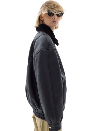 Черная кожаная оверсайз дубленка с отложным воротником