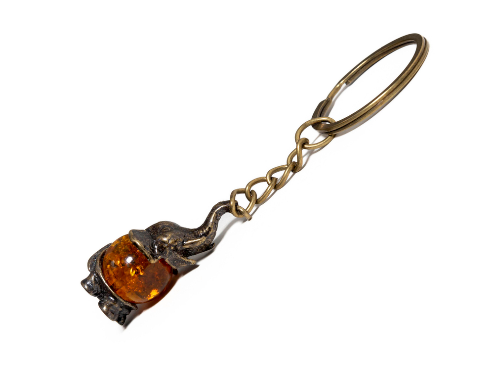 Брелок с янтарем натуральным - Слон, диаметр камня 13 мм