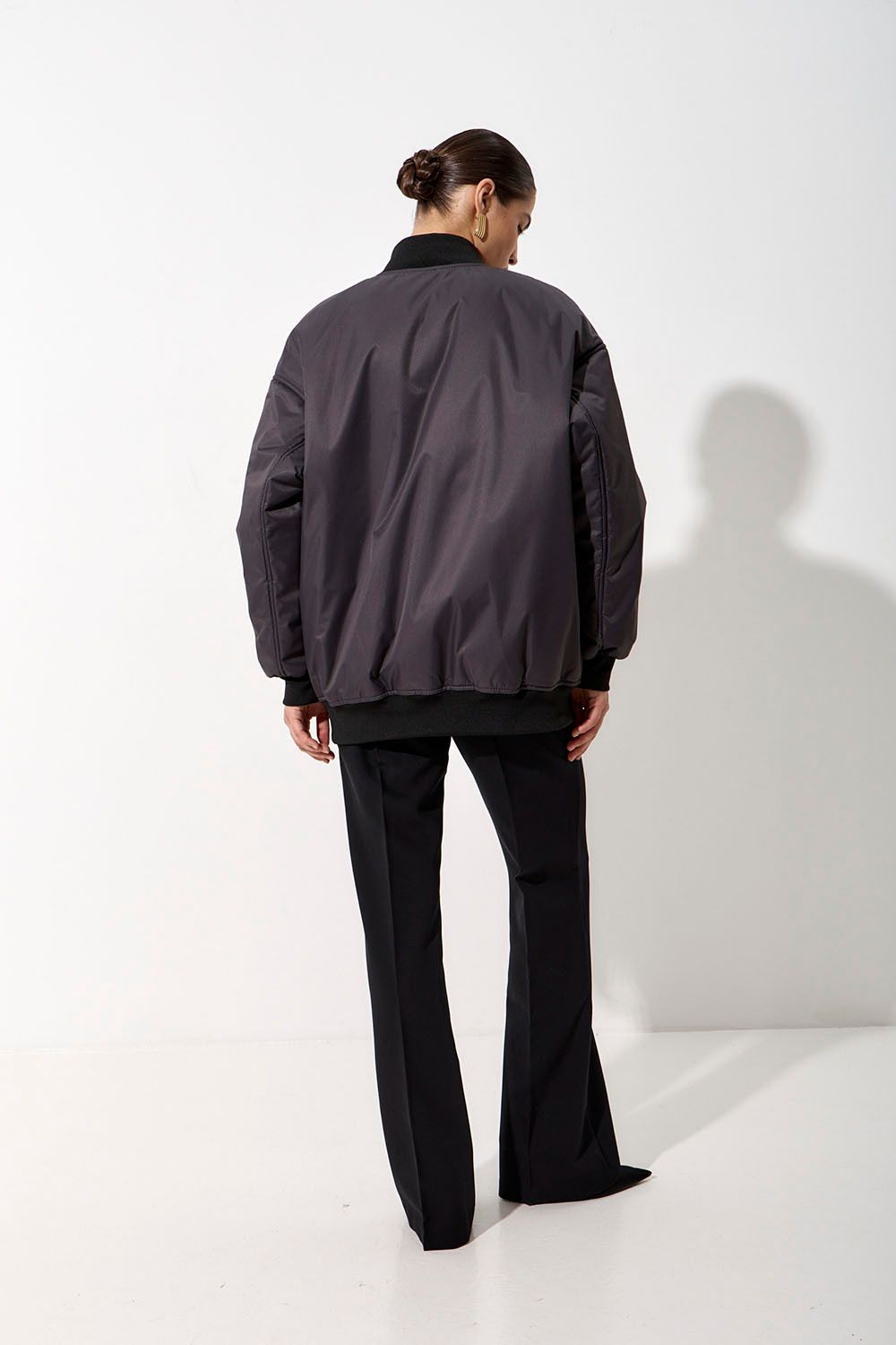 Куртка бомбер в цвете графит