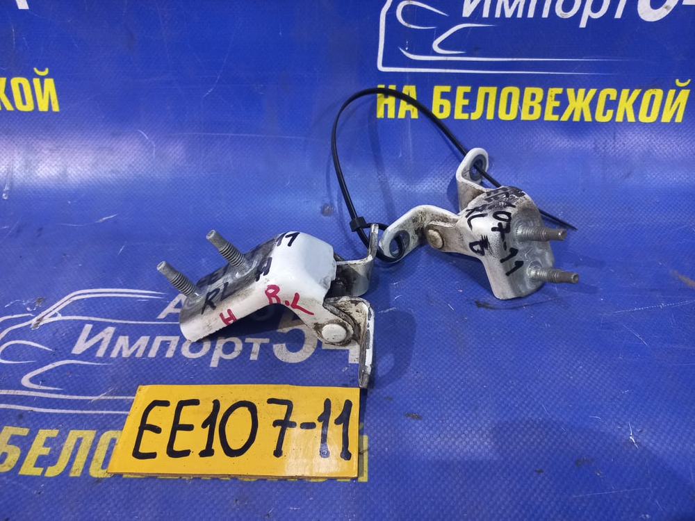 Петля двери задней левой TOYOTA COROLLA 1993