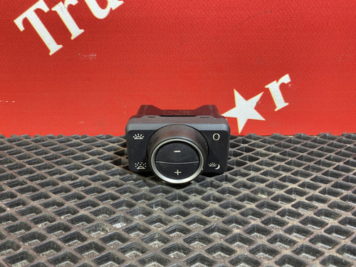 Переключатель внутреннего освещения 2018г