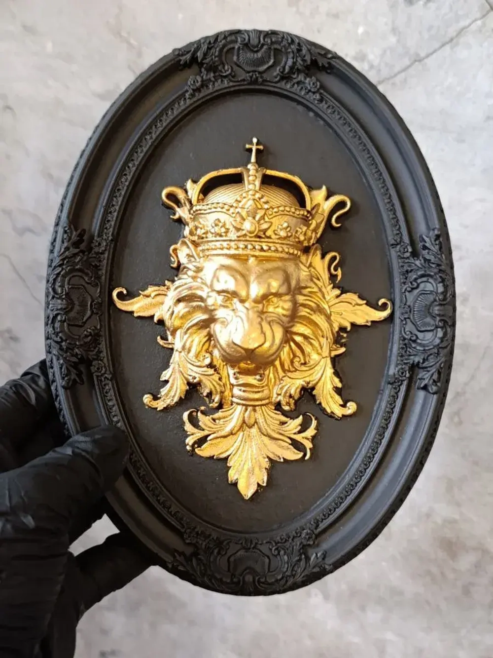 Барельеф на стену из гипса Лев