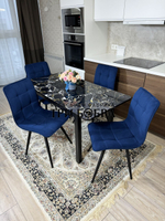 Стеклянный раздвижной стол "Черный мрамор" и стулья "ГУЧИ" синий