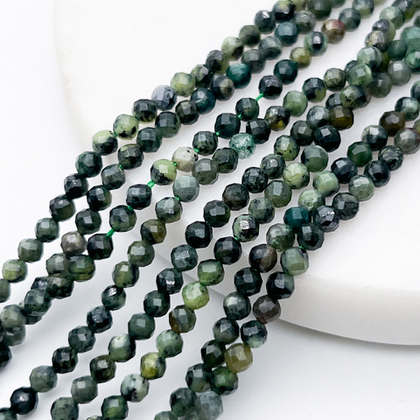 Серпентин граненый бусины, диаметр около 3,4-3,6 мм, цена за нить 38 см