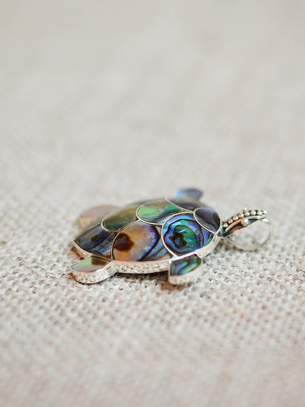 Кулон ЧЕРЕПАХА малый, серебро/цветной перламутр