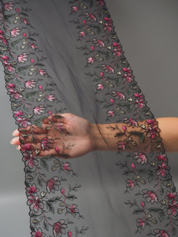 Вышивка на сетке черная с мультиколором неэластичная ширина 29 см ОТРЕЗЫ