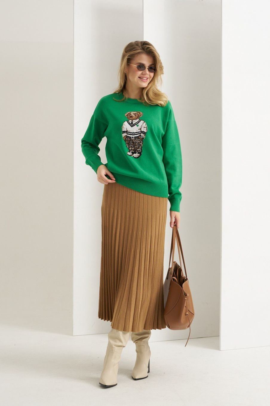Джемпер с медведем зеленый