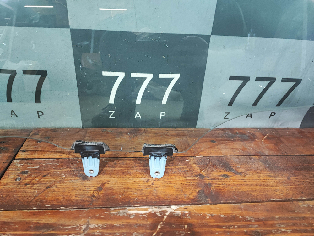 Стекло переднее левое Suzuki Grand Vitara 2 (JT) 05-15 Б/У Оригинал 8450278K00