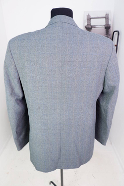 Пиджак серого оттенка, маркировка 188-104-92, визуально на 52 размер