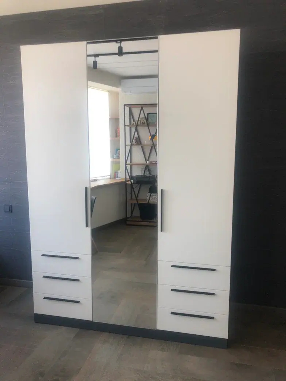 Шкаф распашной