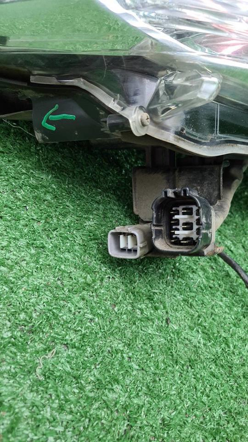 Фара правая Land Cruiser 200 (2015-2021) LED