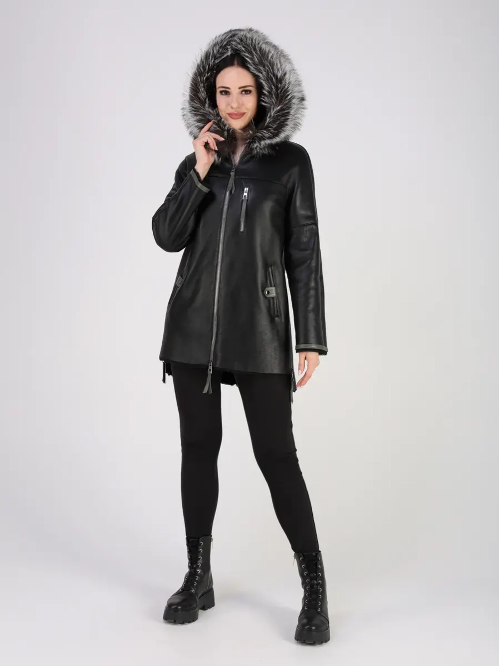 Дубленка зимняя натуральная с капюшоном