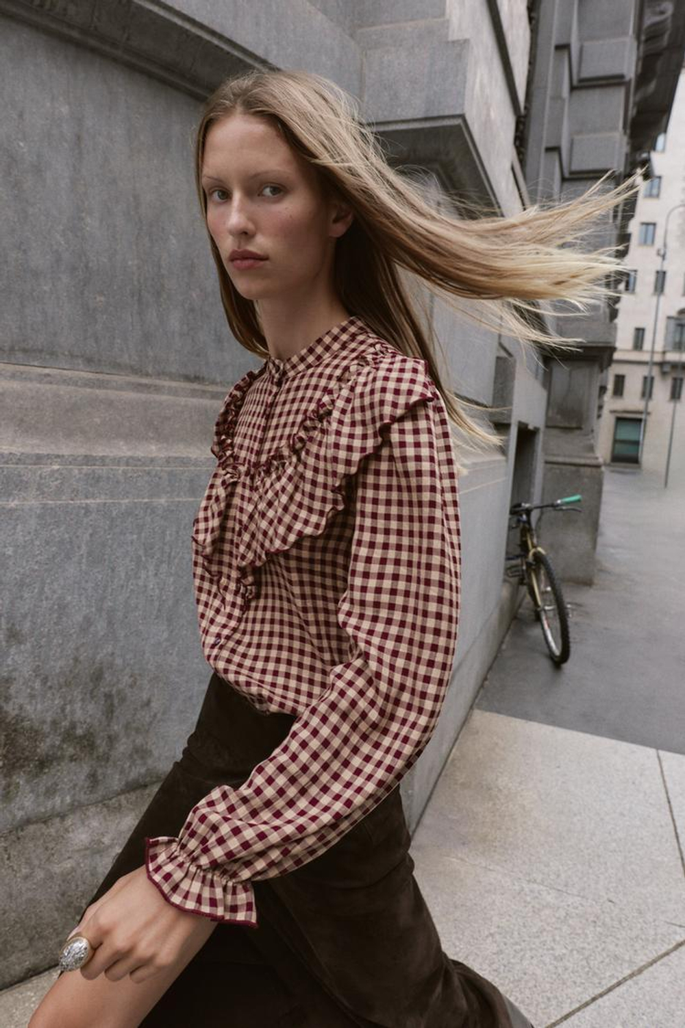 ZARA БЛУЗА В КЛЕТКУ ВИШИ С ВОЛАНАМИ, БУРГУНДИ