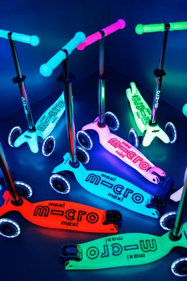 Самокат Maxi Micro Deluxe Glow (светящийся) LED зеленый мармелад