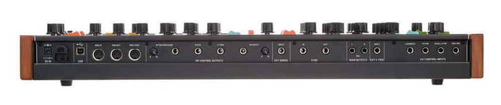 Behringer Poly D