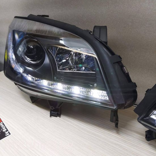 Передние фары daylight black для Opel Zafira A