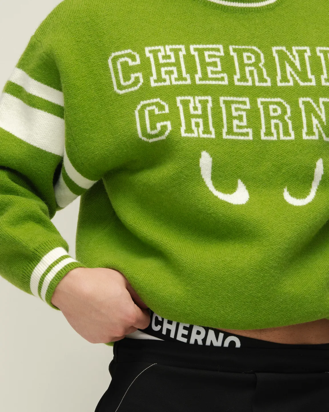 Зеленый свитер 