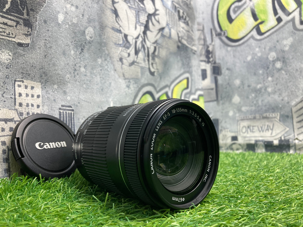 Canon EF-S 18-135mm 3.5-5.6 IS