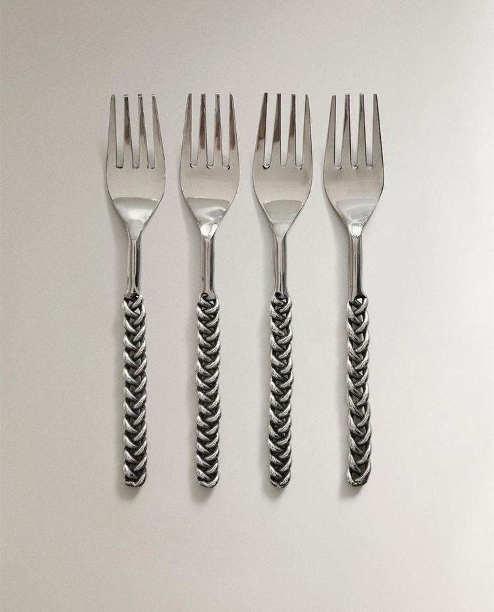 ZARA HOME НАБОР ДЕСЕРТНЫХ ВИЛОК С ПЛЕТЕНЫМИ РУЧКАМИ (4 ШТ.), СТАЛЬНОЙ СЕРЫЙ