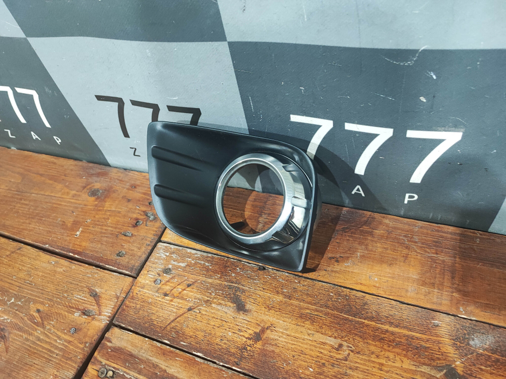 Накладка ПТФ левая Land Cruiser Prado 150 09-13 Б/У Оригинал 5212860070