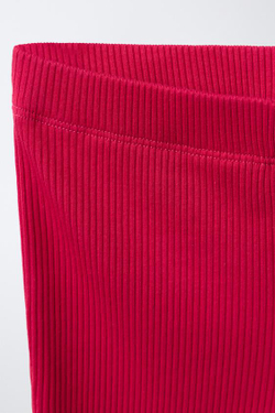 ZARA КОМПЛЕКТ ИЗ ФУТБОЛКИ В ПОЛОСКУ И ЛЕГИНСОВ-ВЕЛОСИПЕДОК, МАЛИНОВЫЙСИЯ