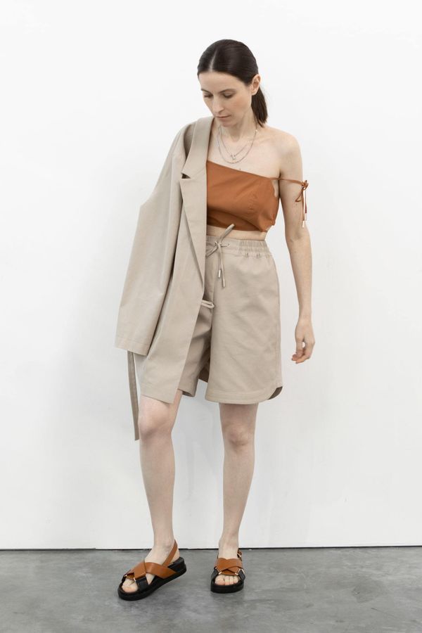 Шорты  с фигурным низом