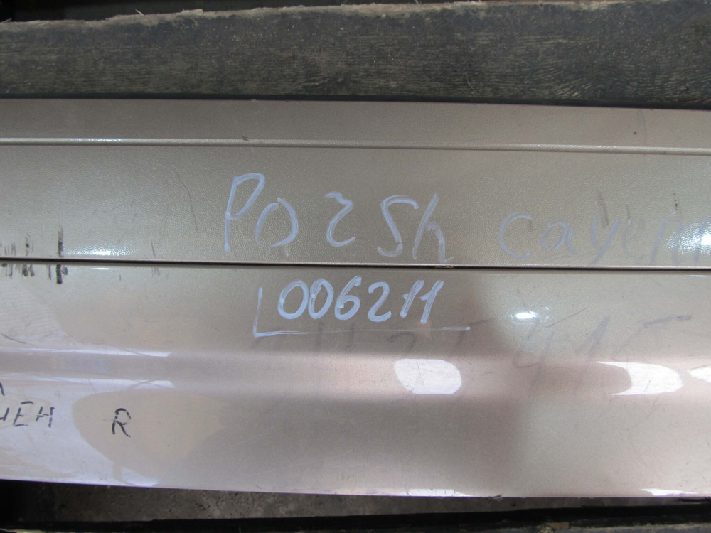 Накладка задней двери правая Porsche Cayenne 2 (958) 10-18 Б/У Оригинал 7p5839788G