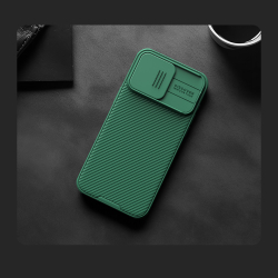 Противоударный чехол зеленого цвета (Deep Green) от Nillkin c поддержкой магнитной зарядки MagSafe для смартфона iPhone 15 Pro Max, с защитной шторкой камеры, серия CamShield Pro Magnetic