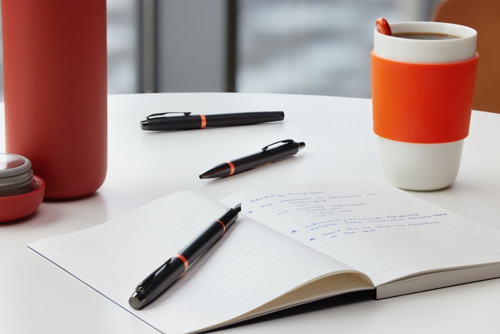 Шариковая ручка Parker IM Vibrant Rings Flame Orange, стержень: Mblue, в подарочной упаковке.