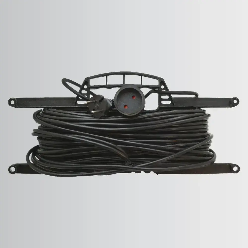 Удлинитель на рамке уличный силовой для сварки ПВС 2х1.5 мм 40 метров, влагозащитный литой штепсель для газонокосилки и триммера. Строительный удлинитель 40 метров, 1 гнездо черный