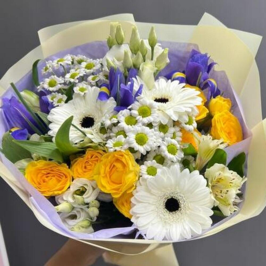 Букет микс сборный в бело желтых оттенках