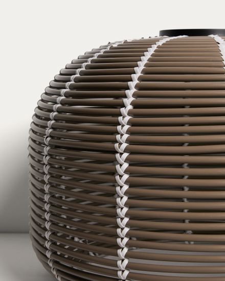 Уличный светильник Garoina солнечных батареях из искусственного ротанга цвета таупе 50 см