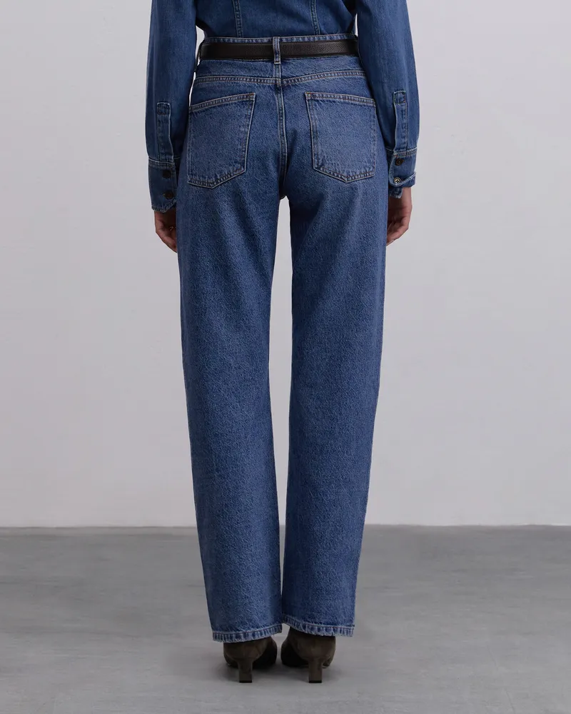 Синие джинсы прямого кроя