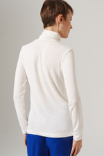 23110 Водолазка женская (молочный)