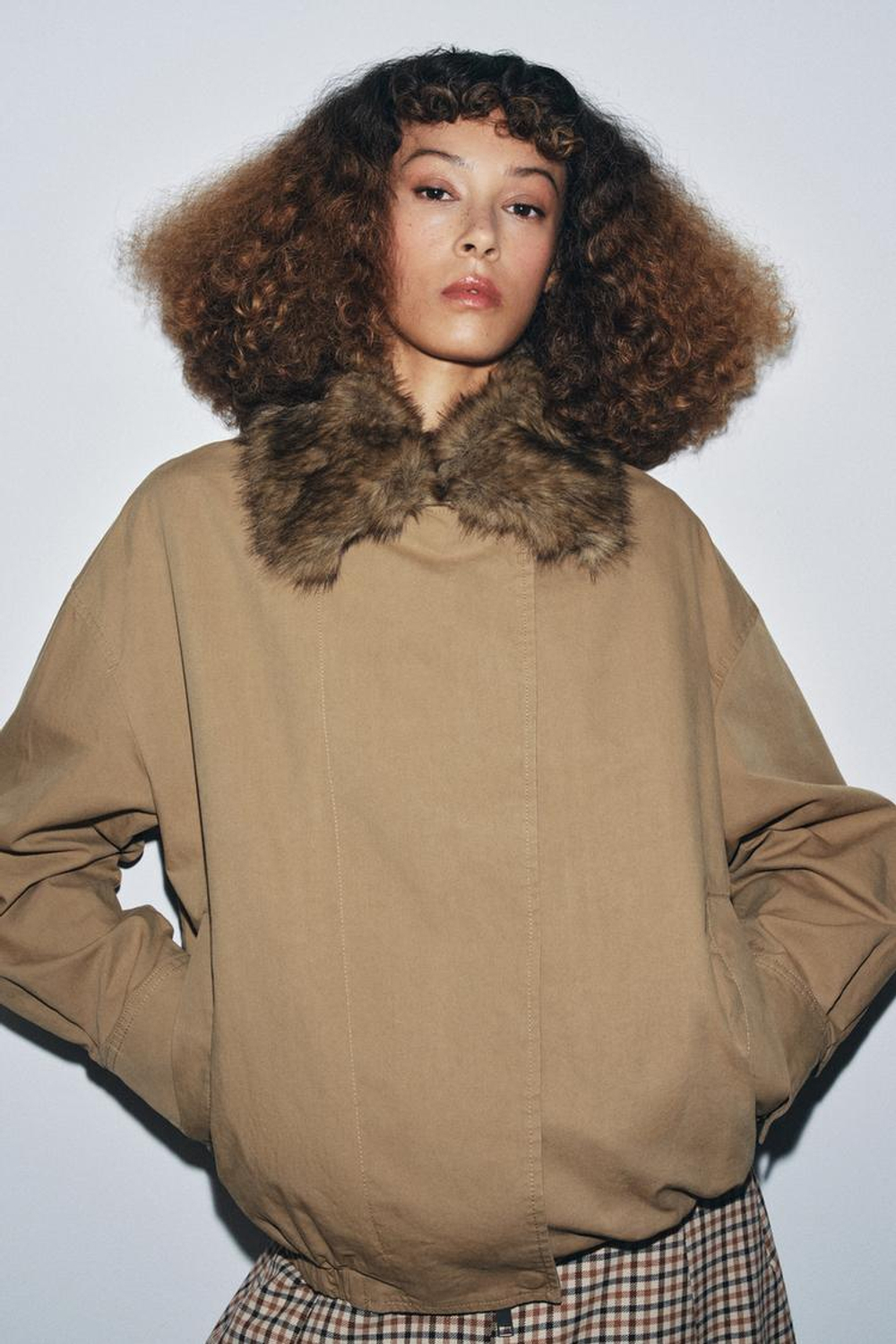 ZARA КУРТКА-БОМБЕР С МЕХОВЫМ ВОРОТНИКОМ — ZW COLLECTION, ТЕМНЫЙ БЕЖЕВО-КОРИЧНЕВЫЙ