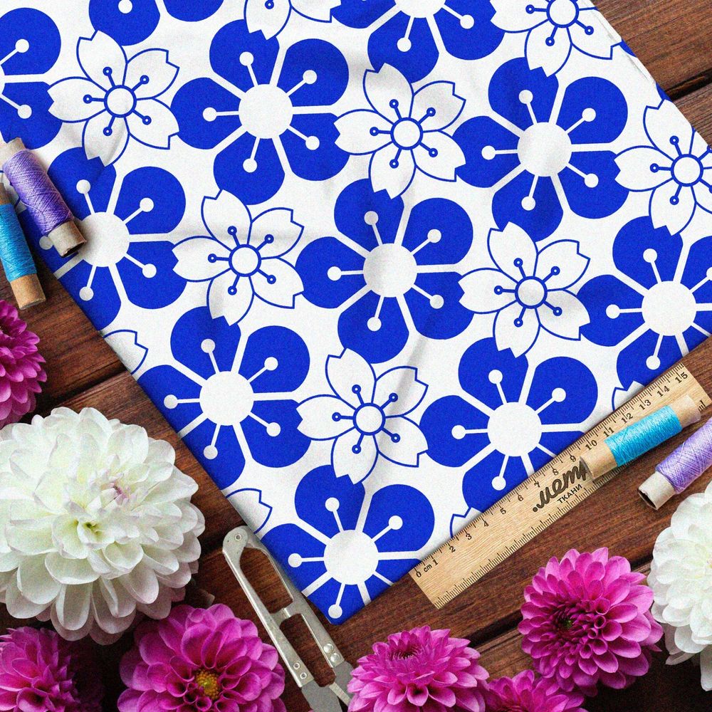 Ткань муслин белые и синие цветы на белом фоне