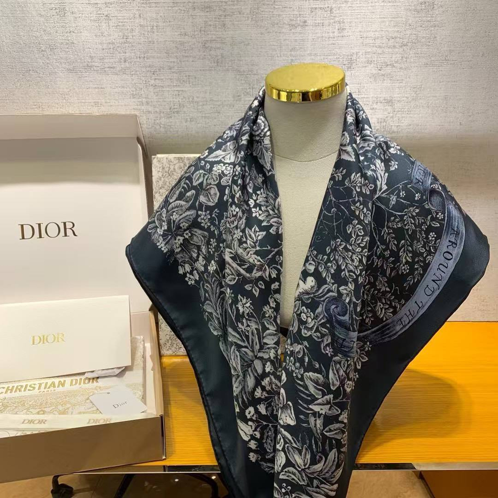 Платок Christian Dior