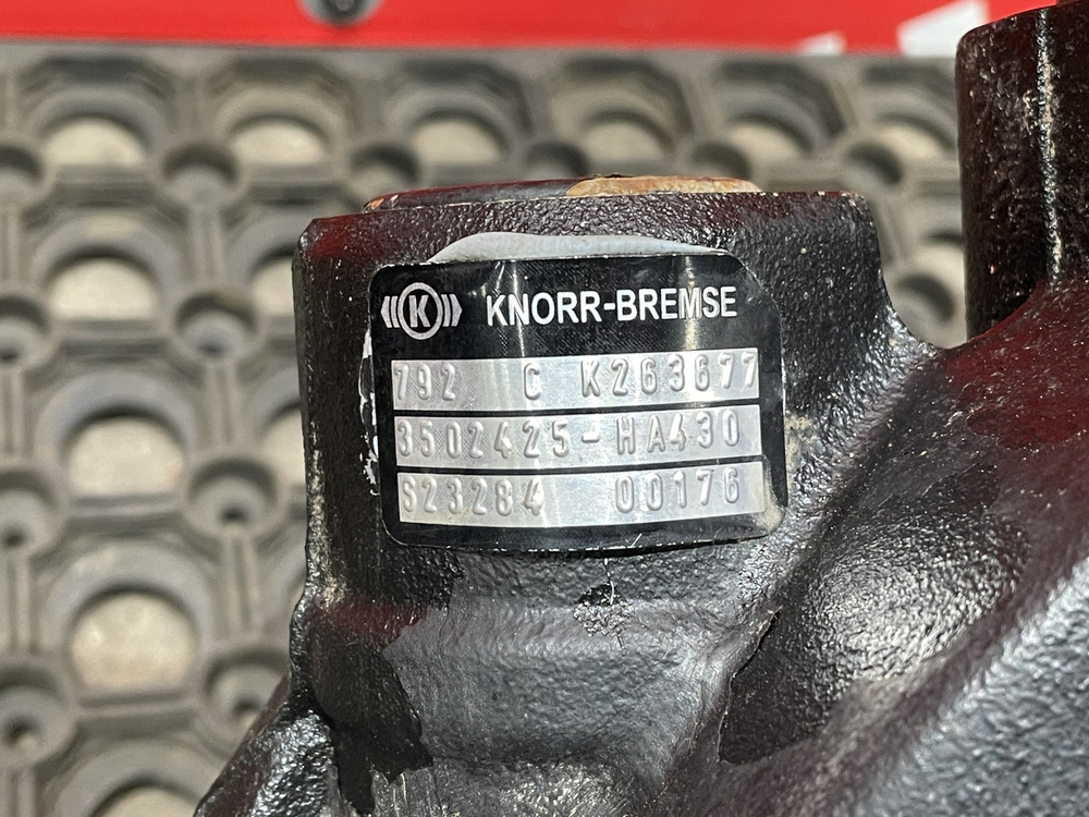 Суппорт задний правый 2023г