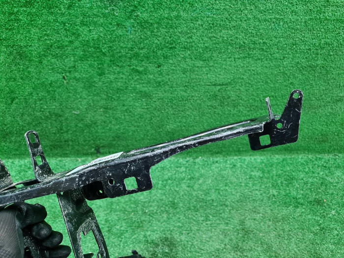 Кронштейн фары правый BMW 3er F30 (2011-2020)