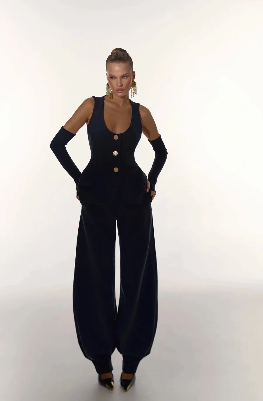 Комплект Тюдор, Черный