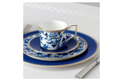 Тарелка акцентная Wedgwood Гибискус 23см