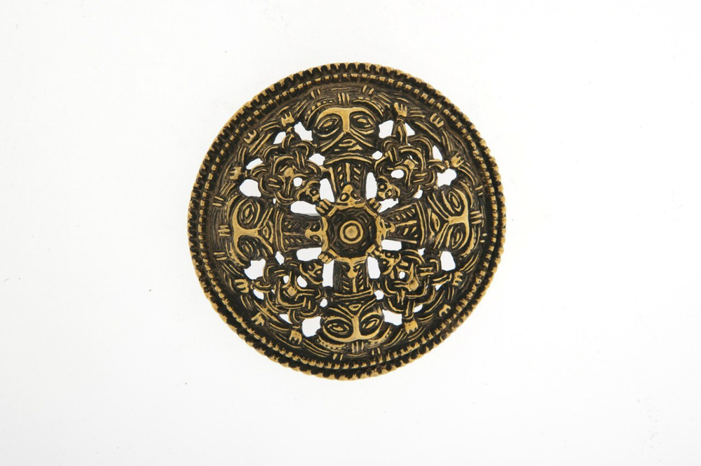 Фибула. Швеция 10-11в. (круглая)