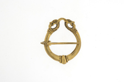 Фибула. Готланд 11-12 в. (замкнутая)