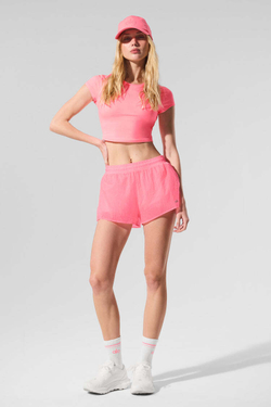 Alo yoga Alosoft Crop Finesse топ с коротким рукавом, неоновый розовый