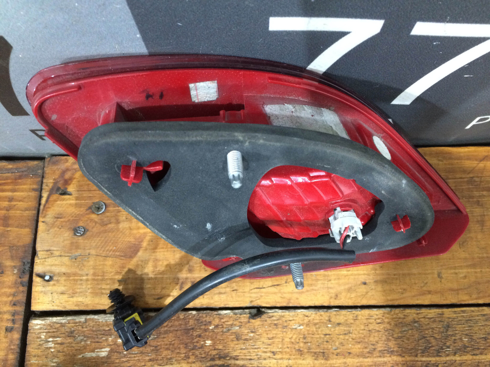 Фонарь задний левый внутренний Peugeot 408 12-17 Б/У Оригинал 9678059680