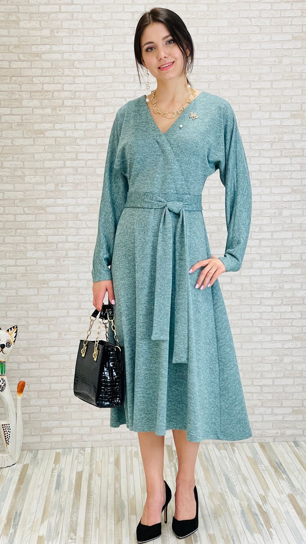 Женственное платье из приятного меланжевого трикотажа