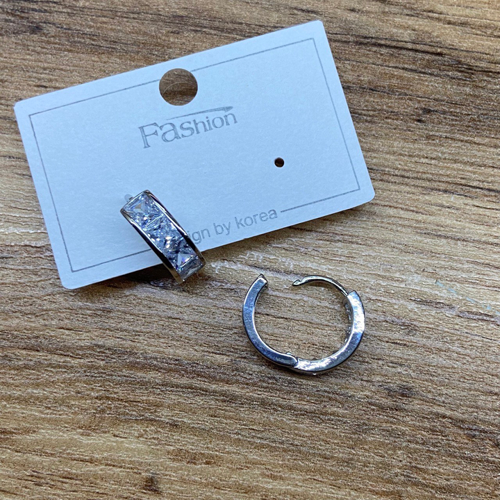 Серьги англ.заст. Круг Циркон 4 кристалла цвет прозрачный 5 х 15 мм металл серебристый