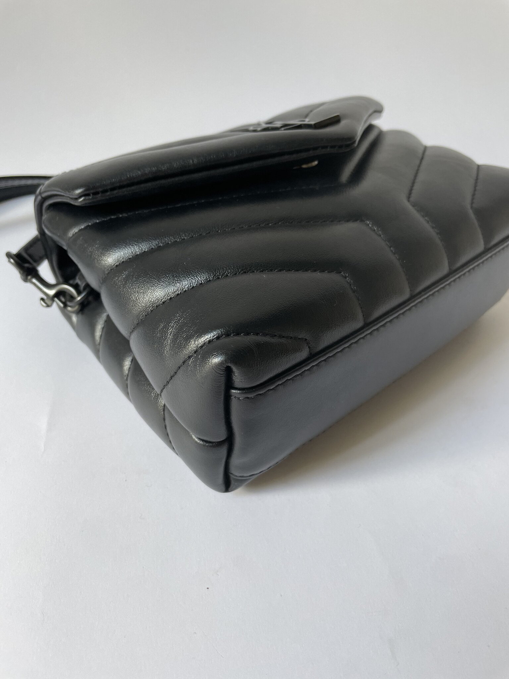 Сумка Yves Saint Laurent LouLou Tablet Holder Flap Bag Matelasse