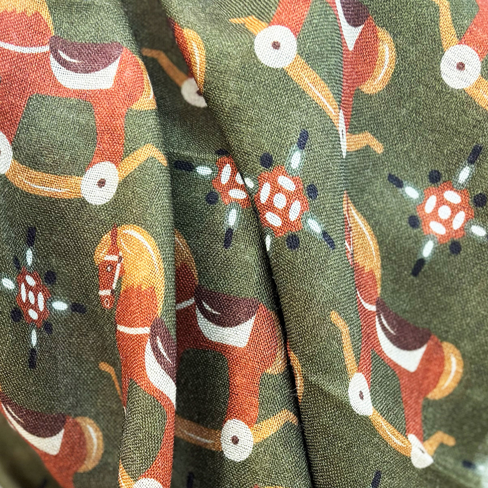 Шаль 120*120см, ЛОШАДКИ на зелёном